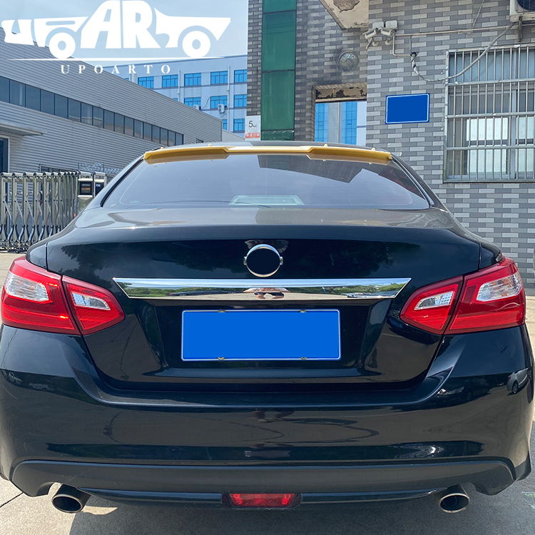 teana rear window spoiler