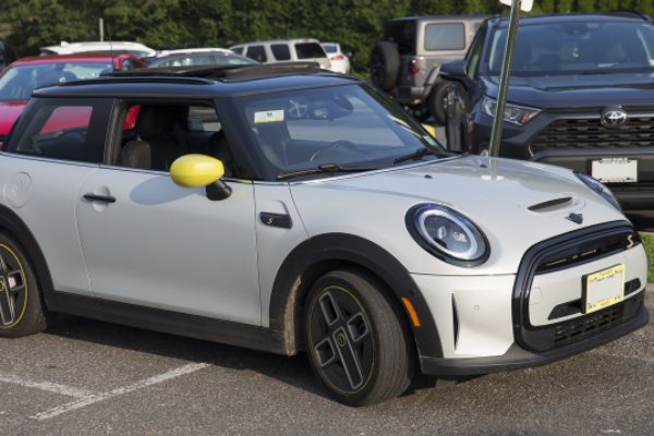  EV MINI BMW.jpg